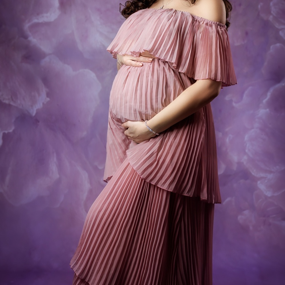 Beautiful pink maternity dress, perfect for a shoot or baby shower!